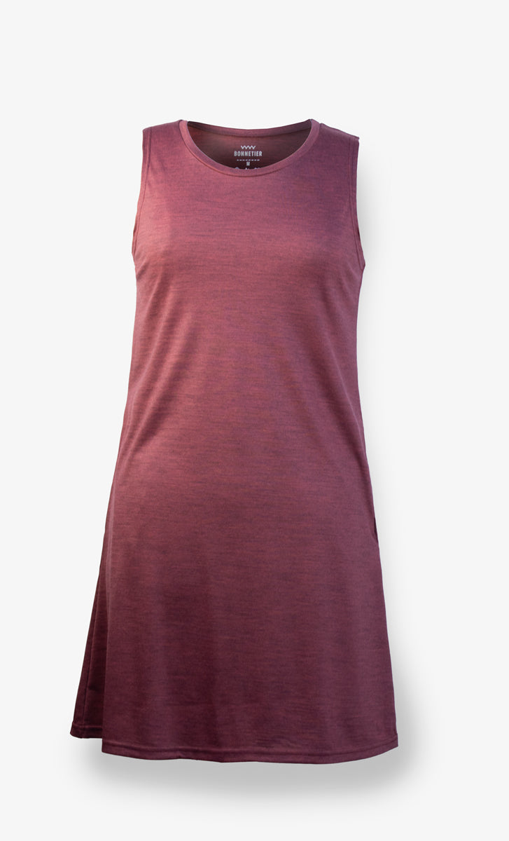 Robe Terra Rosa en laine mérinos légère, respirante et fabriquée au Canada, idéale pour le voyage.